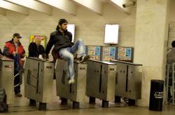 13%地铁乘客逃票，45%公交乘客逃票，纽约公交系统称面临生存威胁